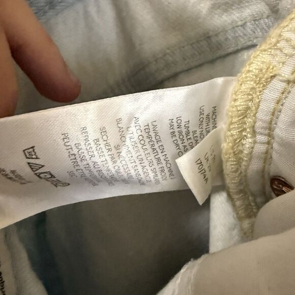 Free People We The Free Maggie Crop Jeans Sz 29 Lt Blue Distressed Raw Hem Boho - Picture 11 of 12